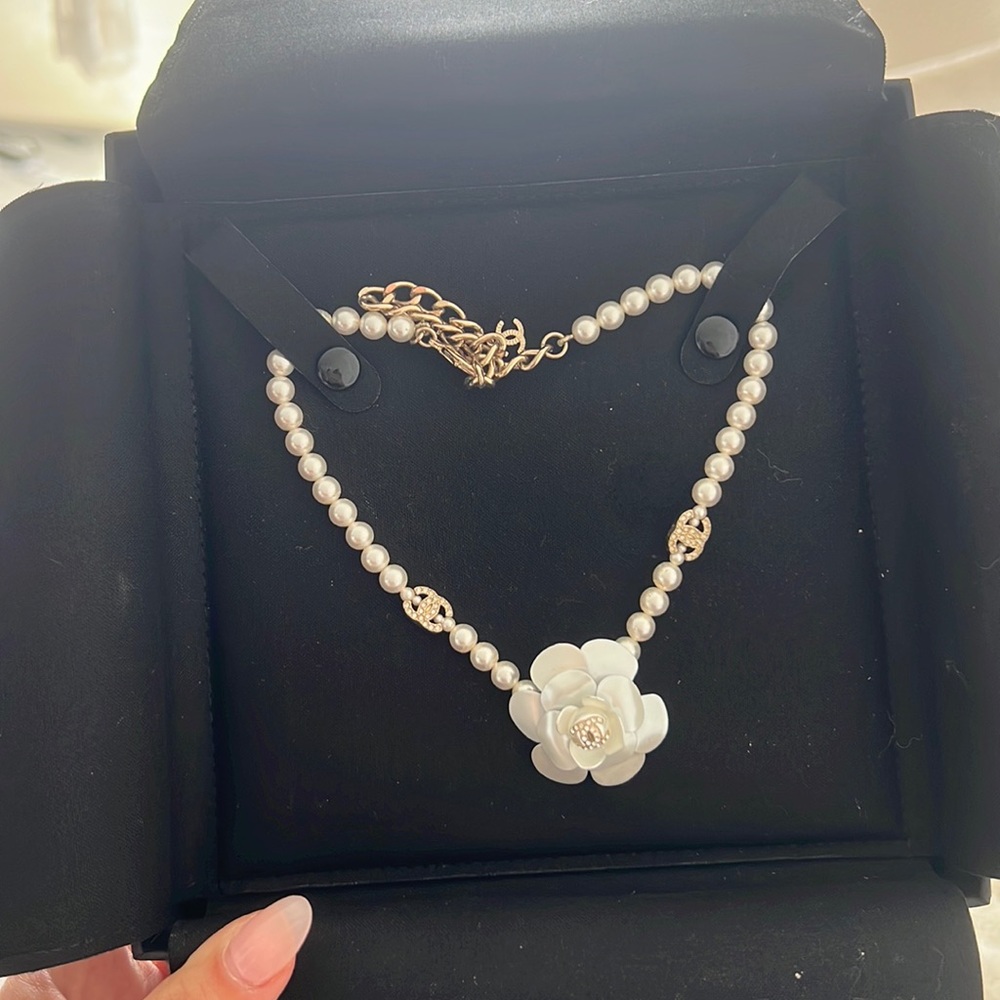 Chanel pearl chocker necklace